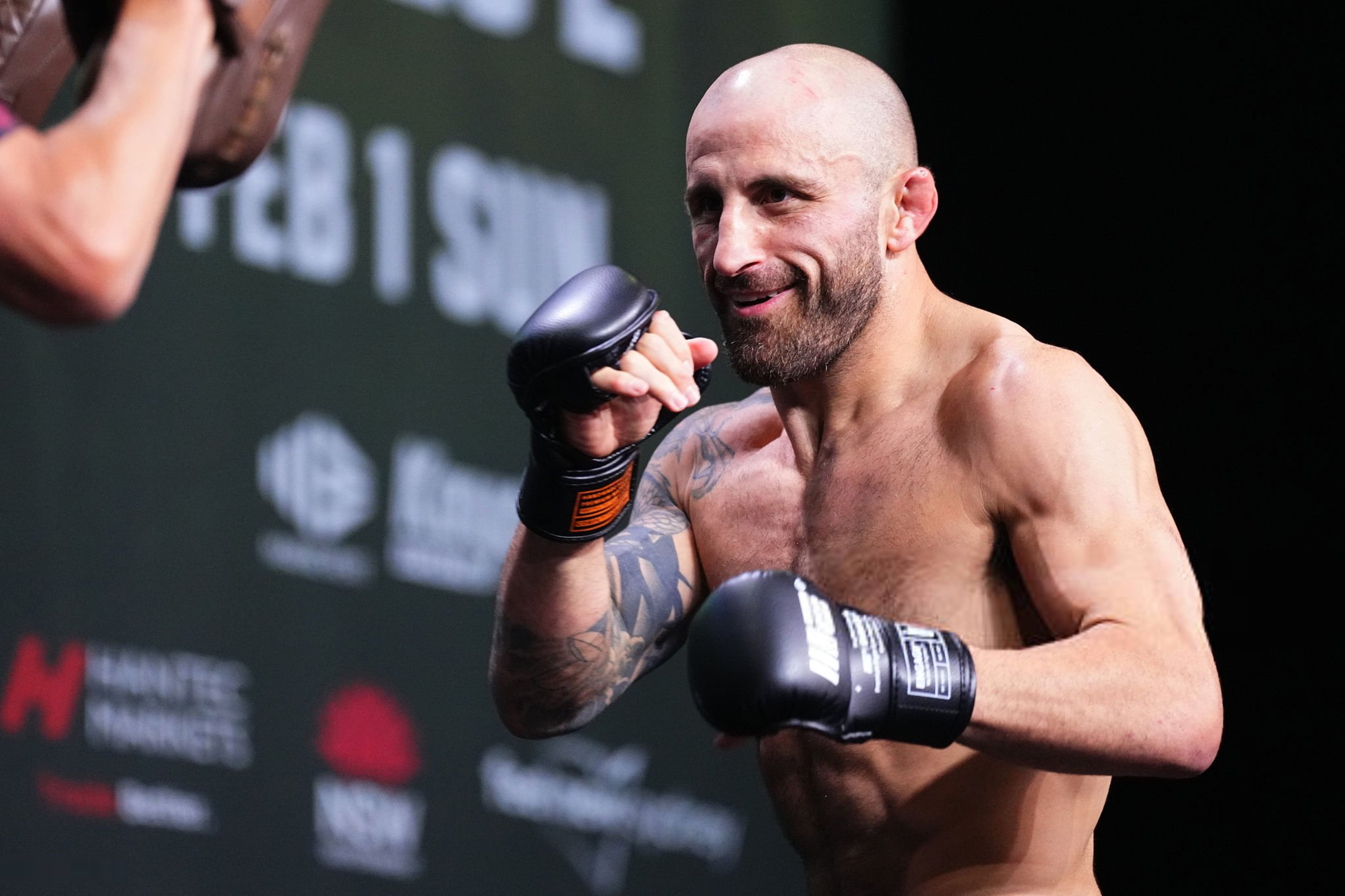 Экс-чемпион UFC Александр Волкановски заявил о желании провести поединок против Мовсара Евлоева